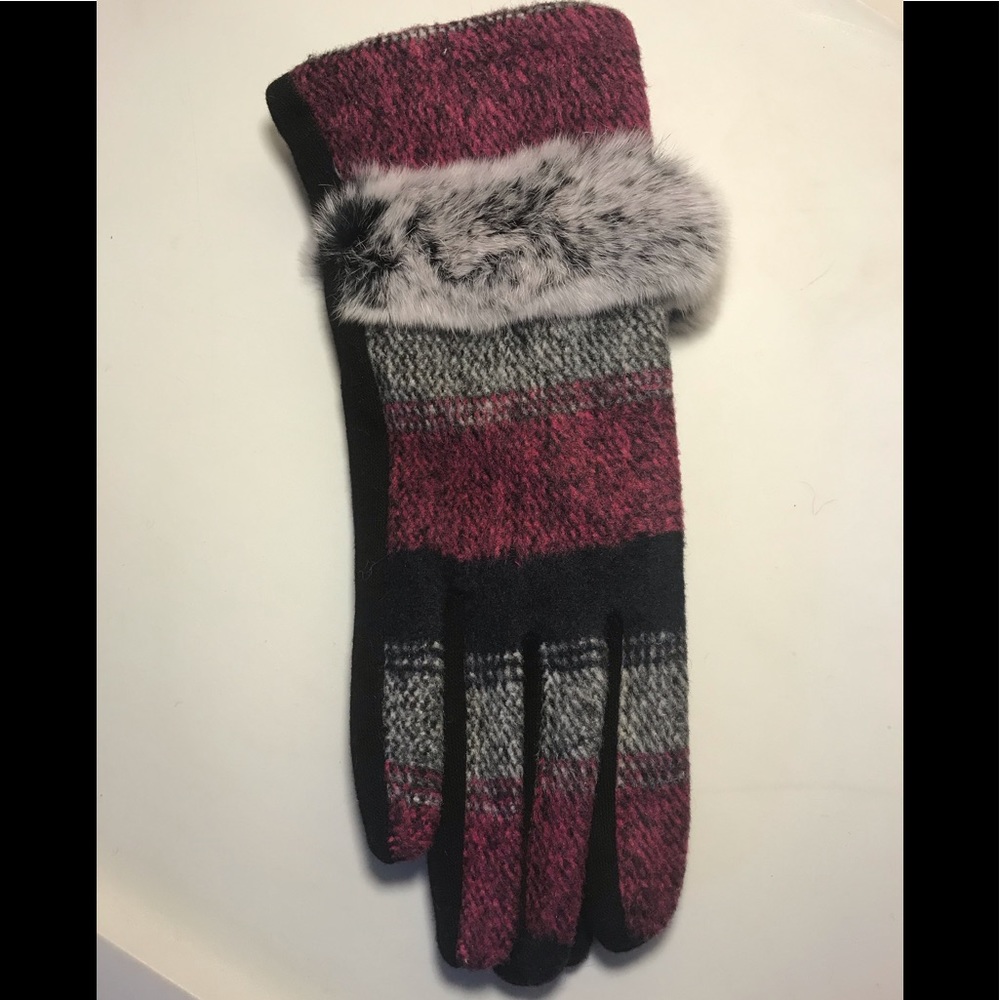 New touchscreen gloves for women NWOT